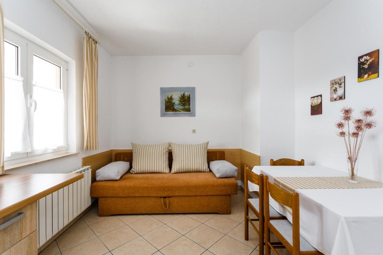 Lovely Sea View House In Malinska Island Krk ภายนอก รูปภาพ
