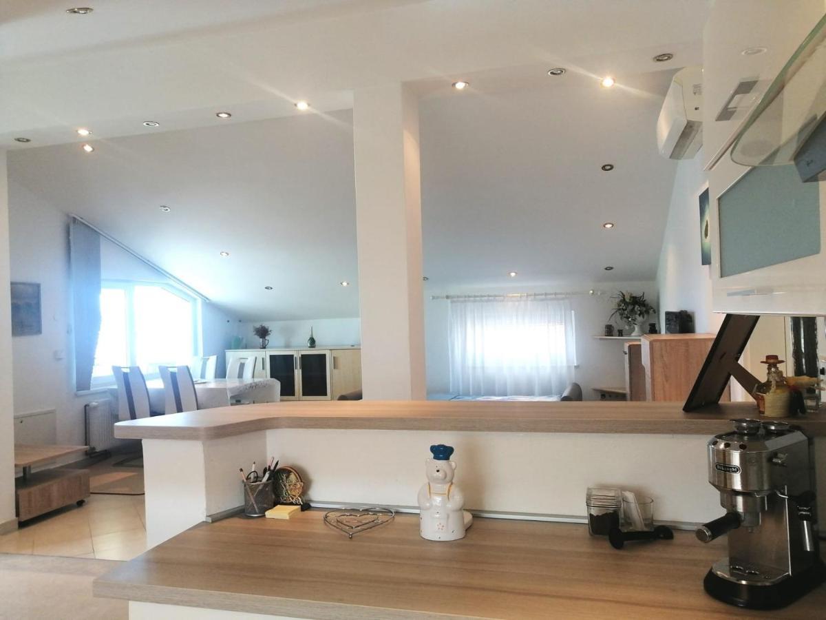 Lovely Sea View House In Malinska Island Krk ภายนอก รูปภาพ