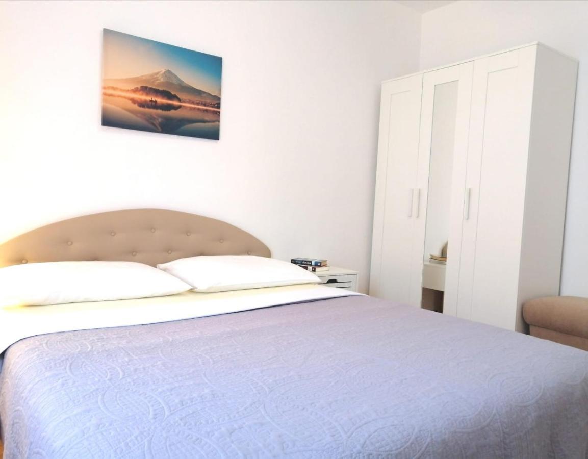 Lovely Sea View House In Malinska Island Krk ภายนอก รูปภาพ